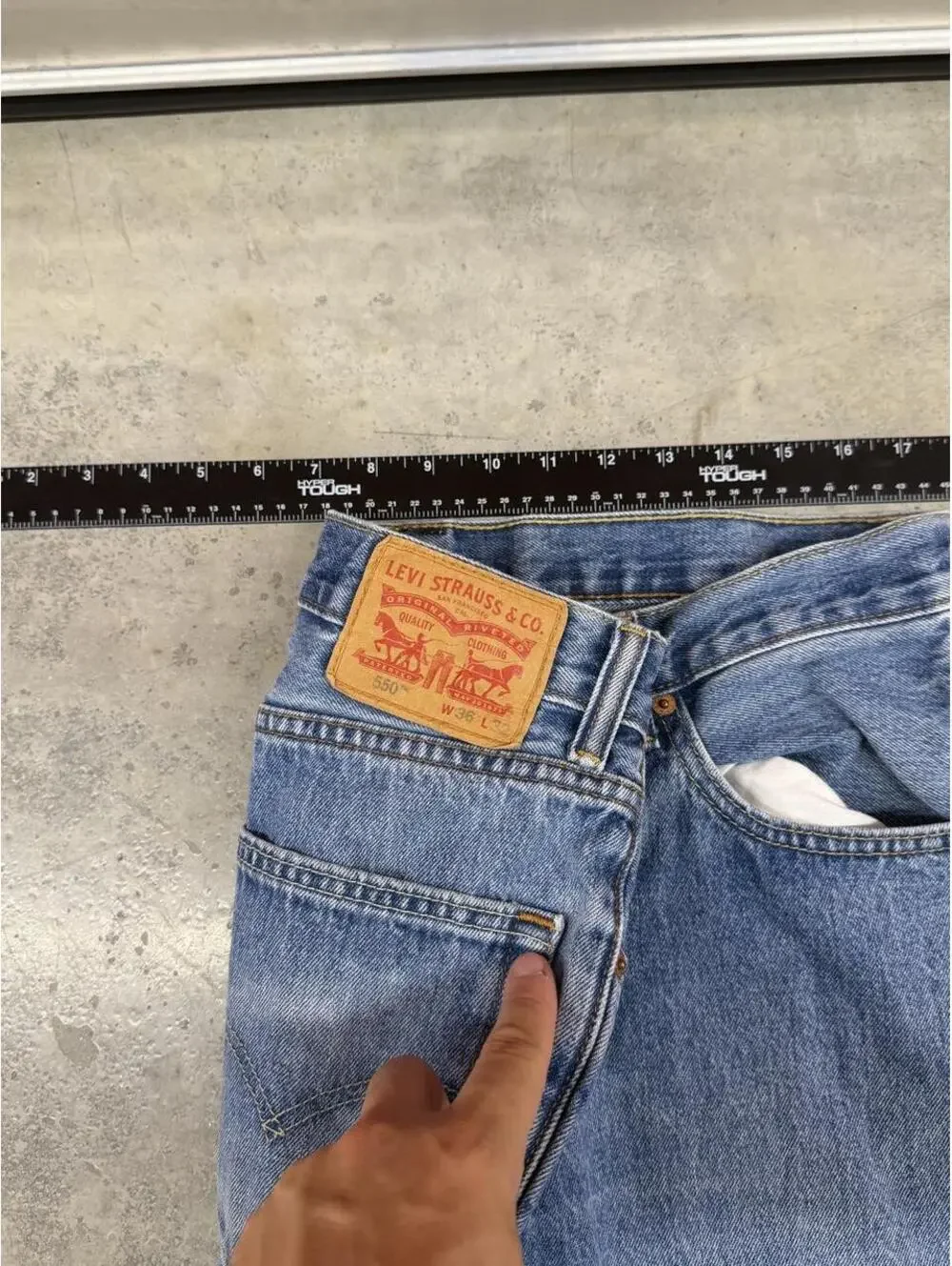 vintage levis 550 faded blue relaxed baggy fit jeans size 36 x 32